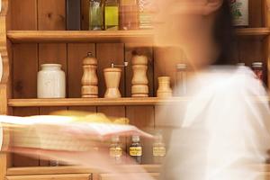 目黒通りにある中古輸入家具のお店です