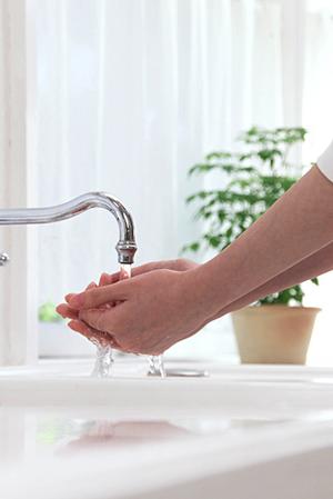 一枚板を使いオーダー家具を受注する会社